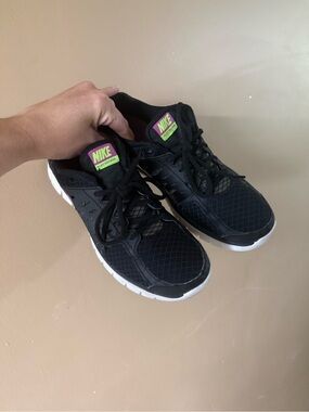Nike Women’s Flex Run size 8